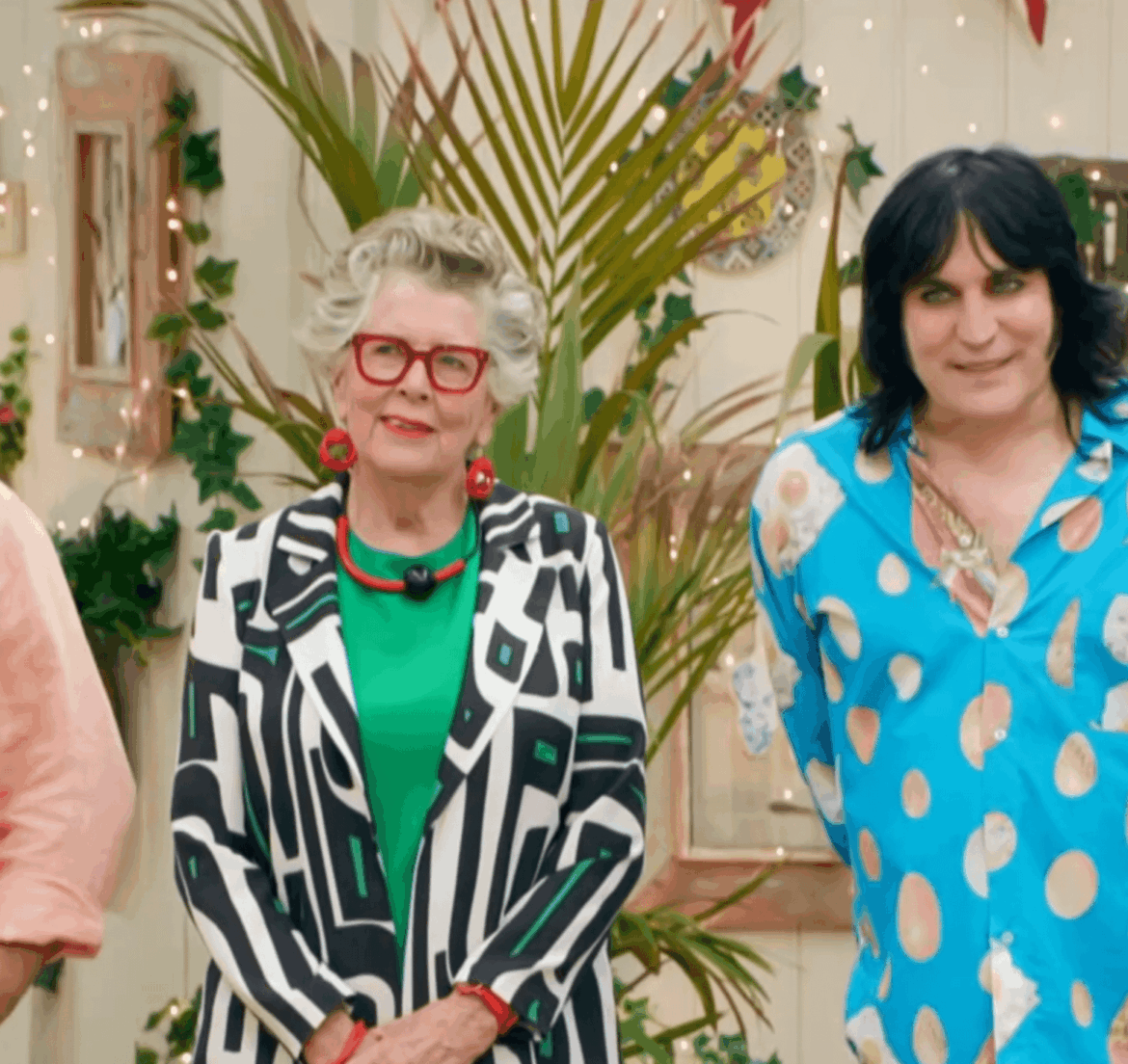 The kentia palms in the GBBO baking tent have been deteriorating for the entire season. What do we think? A simple case of underwatering? Or is that whole place crawling with spider mites? The kentia palms in the GBBO baking tent have been deteriorating for the entire season. What do we think? A simple case of underwatering? Or is that whole place crawling with spider mites?