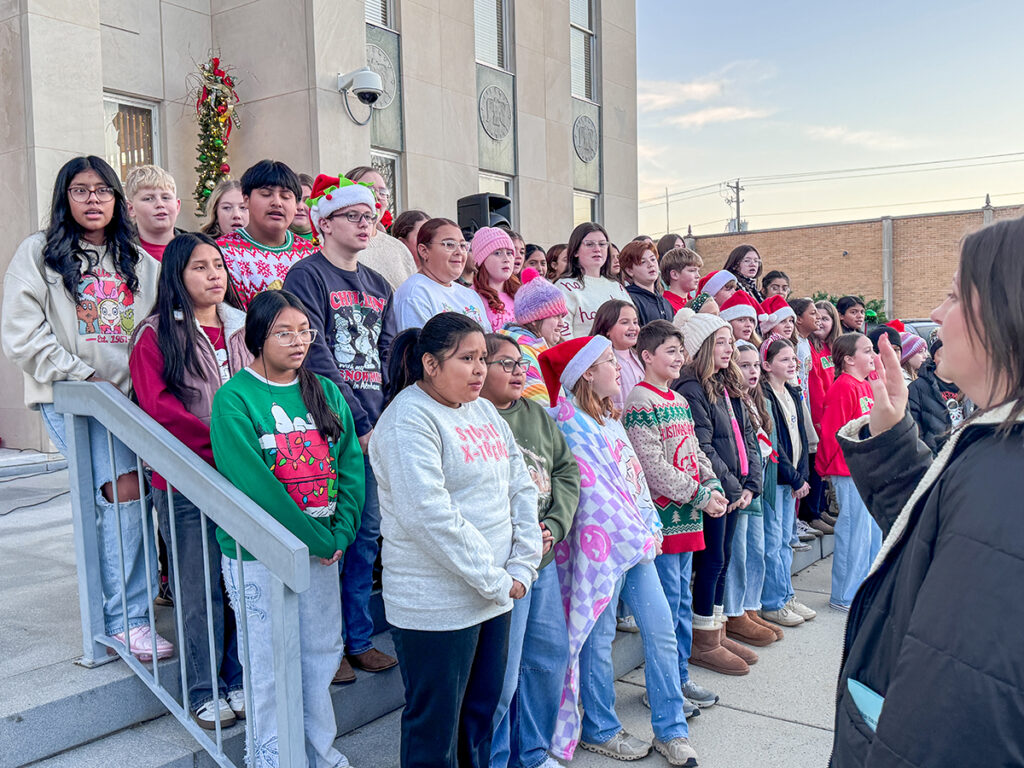 Garden club hosts ‘Every Light a Prayer for Peace’ Garden club hosts ‘Every Light a Prayer for Peace’