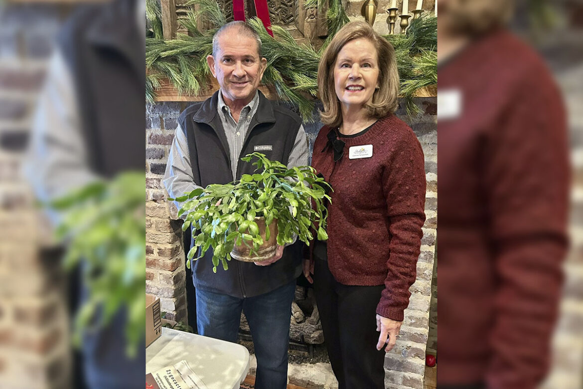 Reginelli educates Starkville Garden Club on holiday cacti care