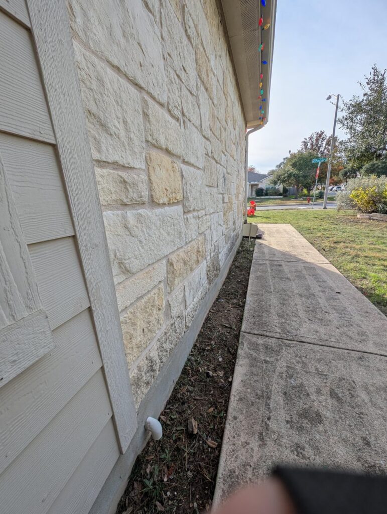 What kind of rock would look best under the house?