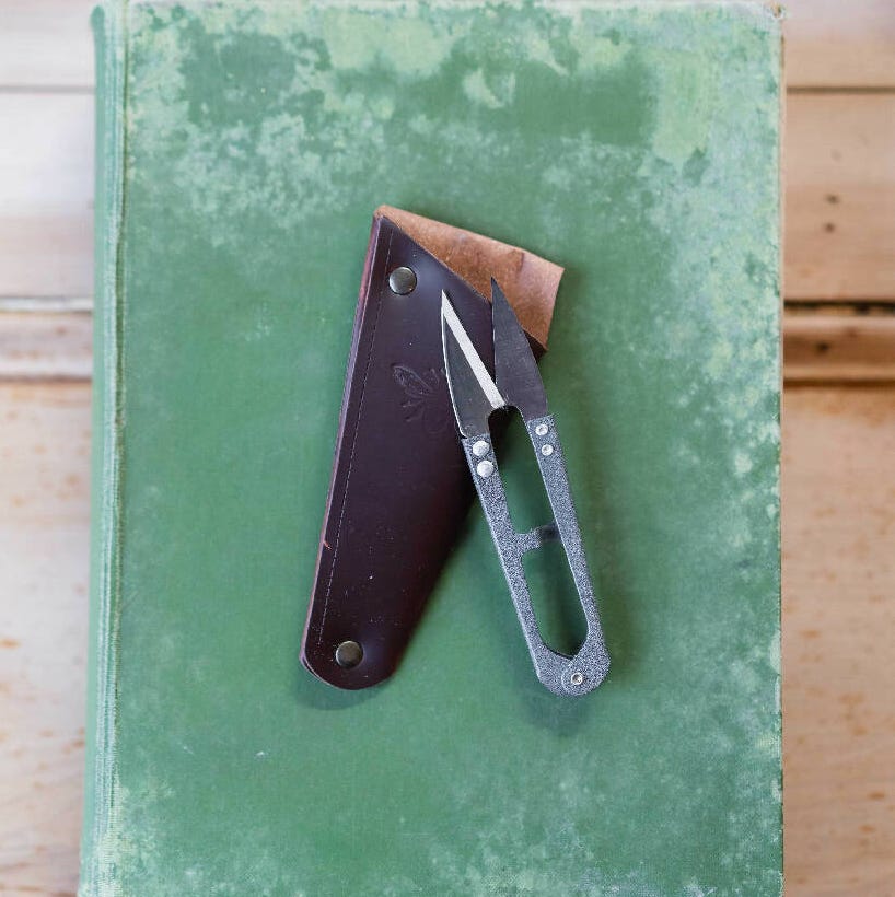 Garden Snips in Leather Pouch