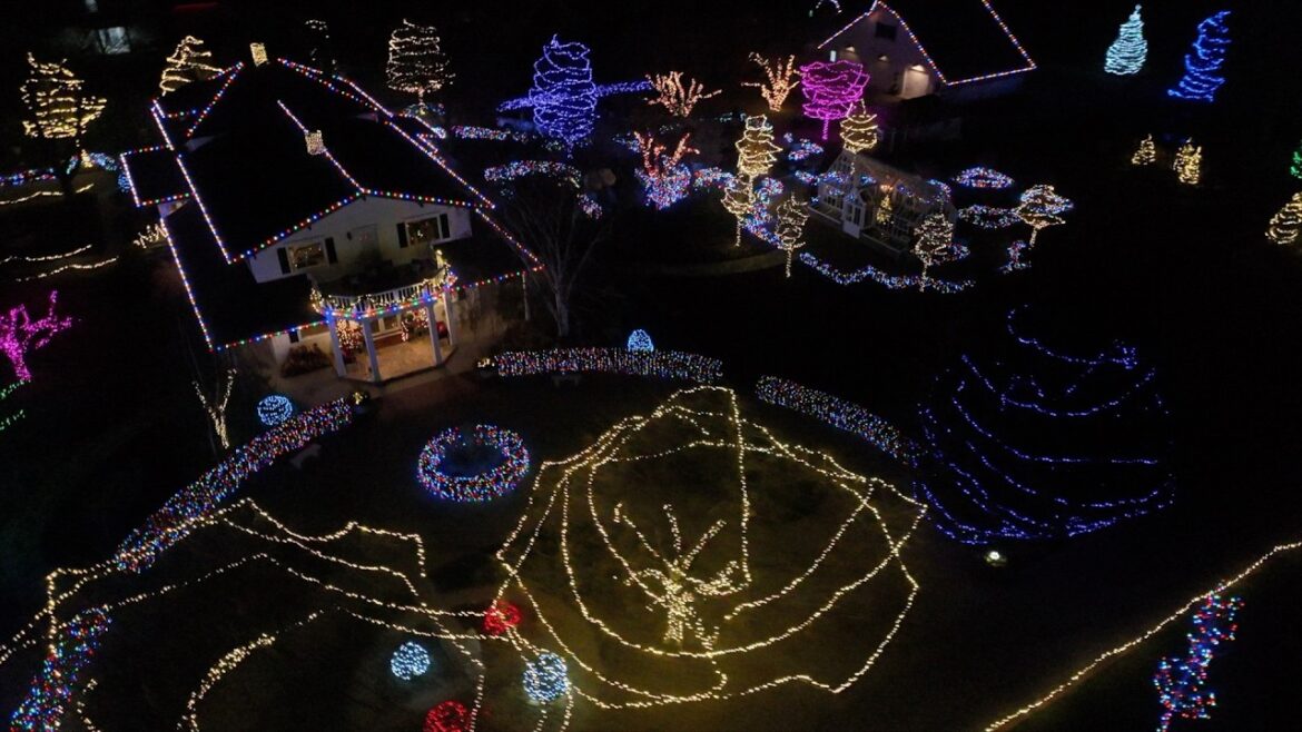 Finishing the Christmas Lights + Christmas Light Tour! 🎄😍💡 // Garden Answer