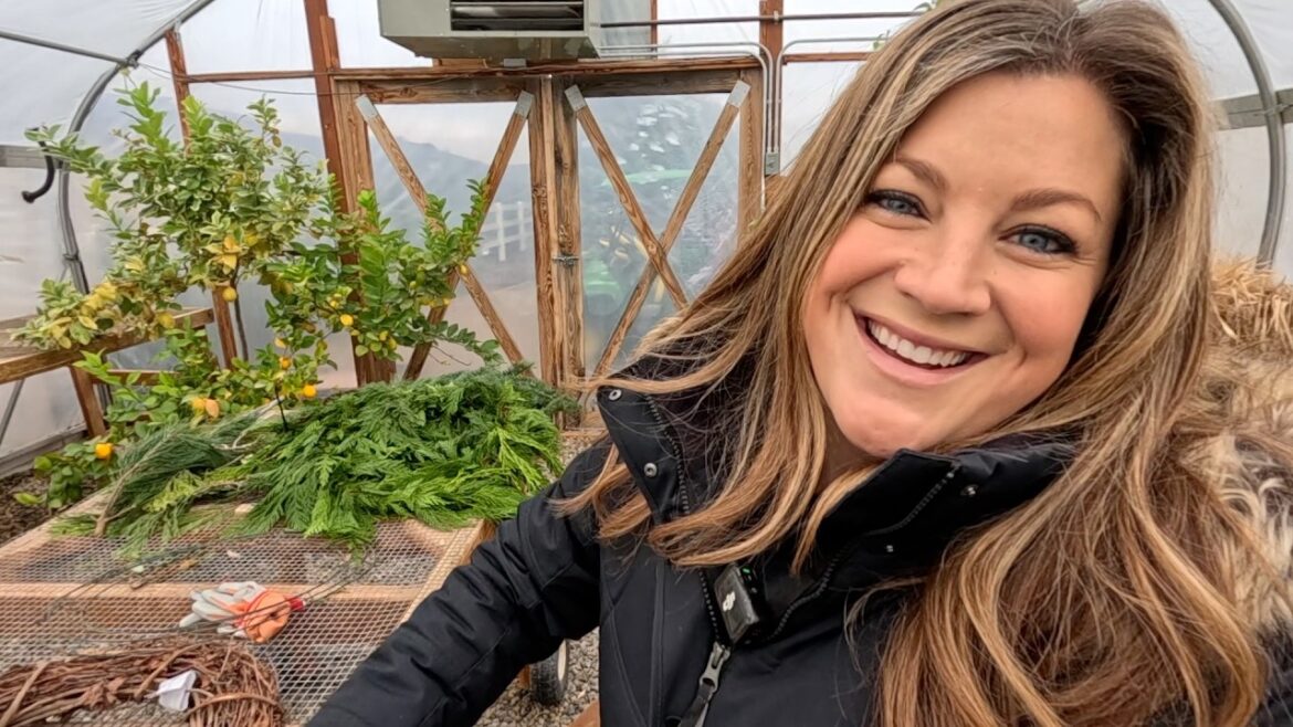 Making Wreaths for the Front Gate! 🎄😍🎄