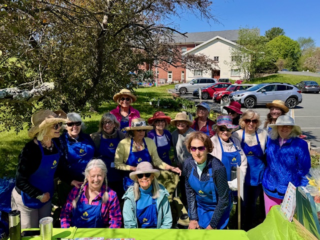 Gardeners celebrate 85 years of ‘dirt under our nails’ Gardeners celebrate 85 years of ‘dirt under our nails’