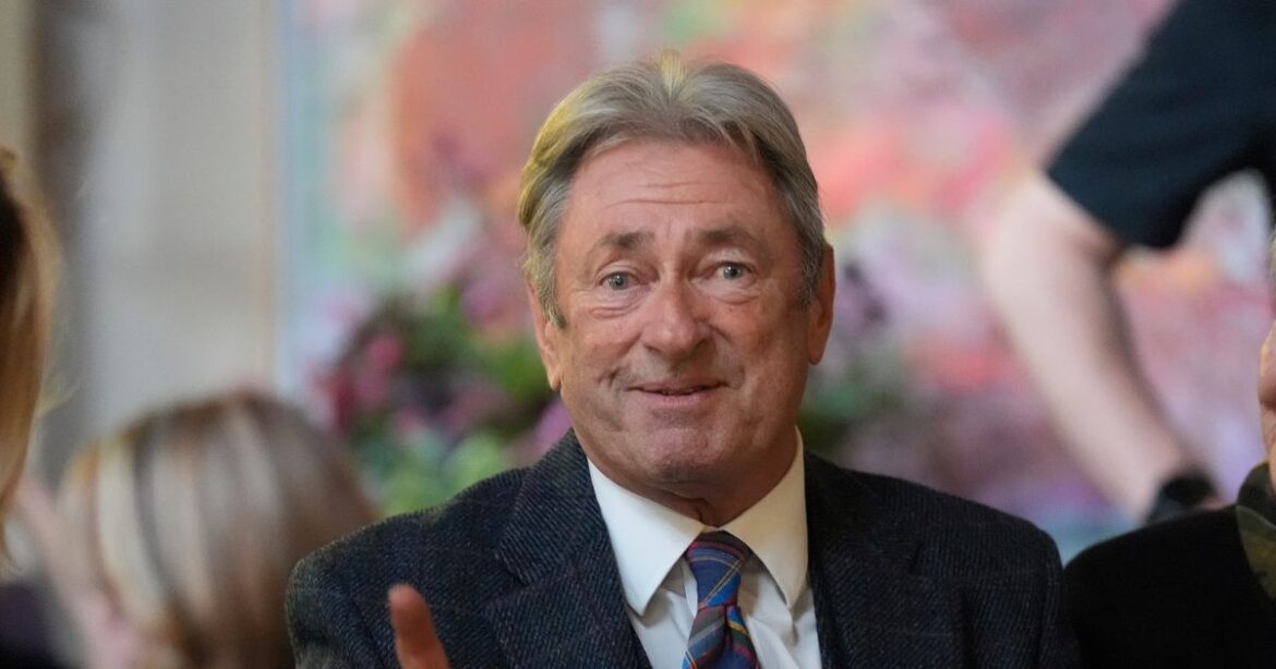 Alan Titchmarsh says ‘plant this flower now’ as it will give scent like ‘no other’ Daily Mirror