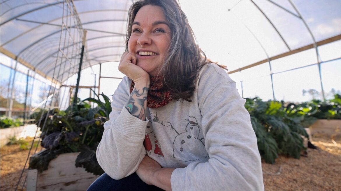 Roots and Refuge Farm: I need more food growing (the cozy living room & Christmastime seed starting) | VLOG I need more food growing (the cozy living room & Christmastime seed starting) | VLOG