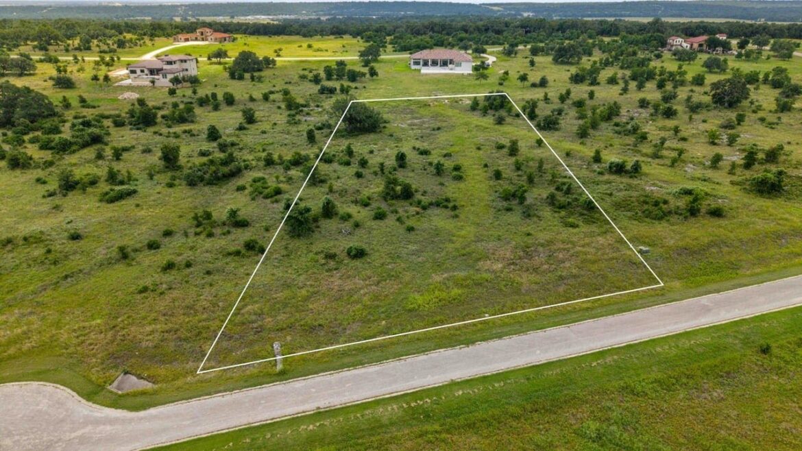 308 Via Francesco, Florence, TX