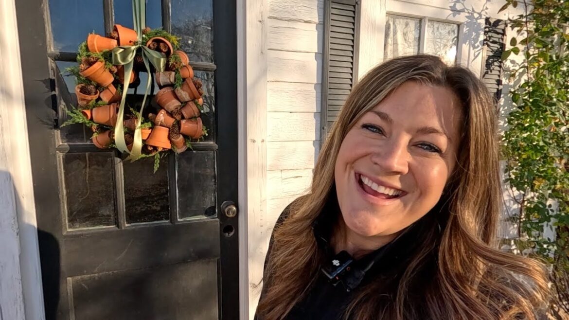 DIY Mini TerraCotta Pot Wreath! 😍😍😍 // Garden Answer