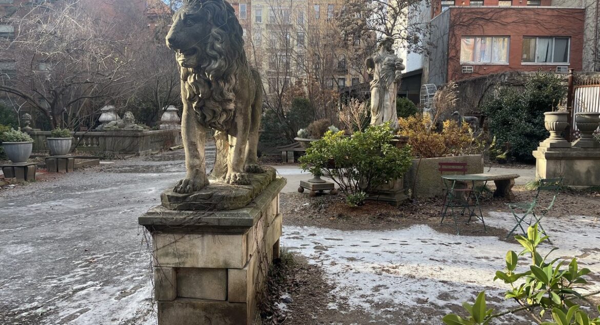 Developers face deadline to drop lawsuit over Elizabeth Street Garden