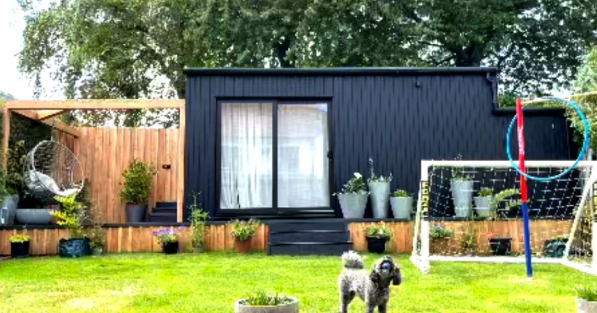 Hairdresser applies for garden studio after neighbour complains