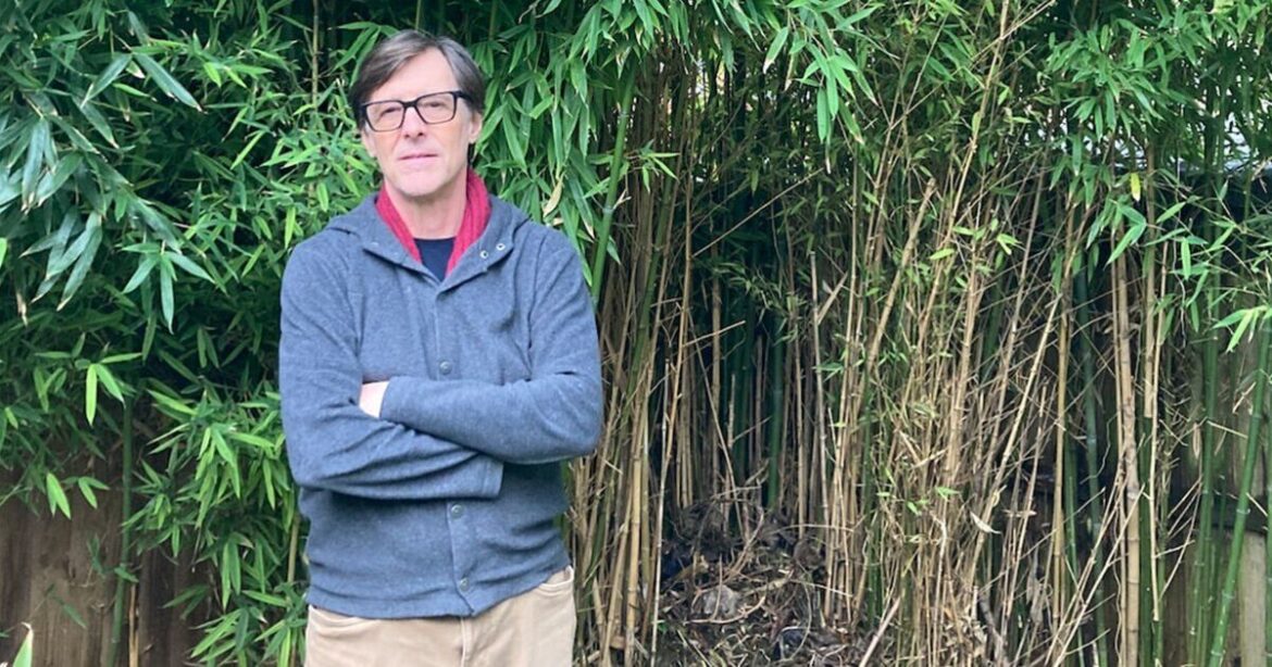 Man buys new home with beautiful garden but then gets surprise of life Man buys new home with beautiful garden but then gets surprise of life