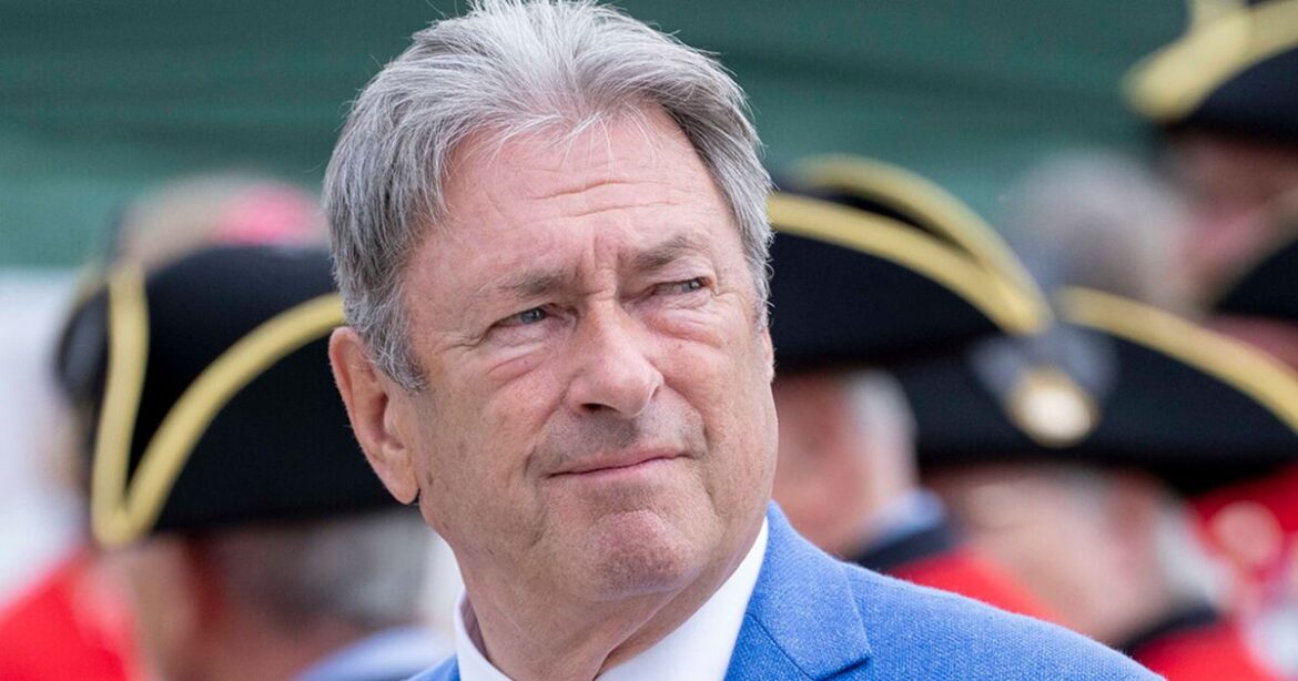 Alan Titchmarsh names one plant ‘every garden should have’ in December Alan Titchmarsh names one plant 'every garden should have' in December