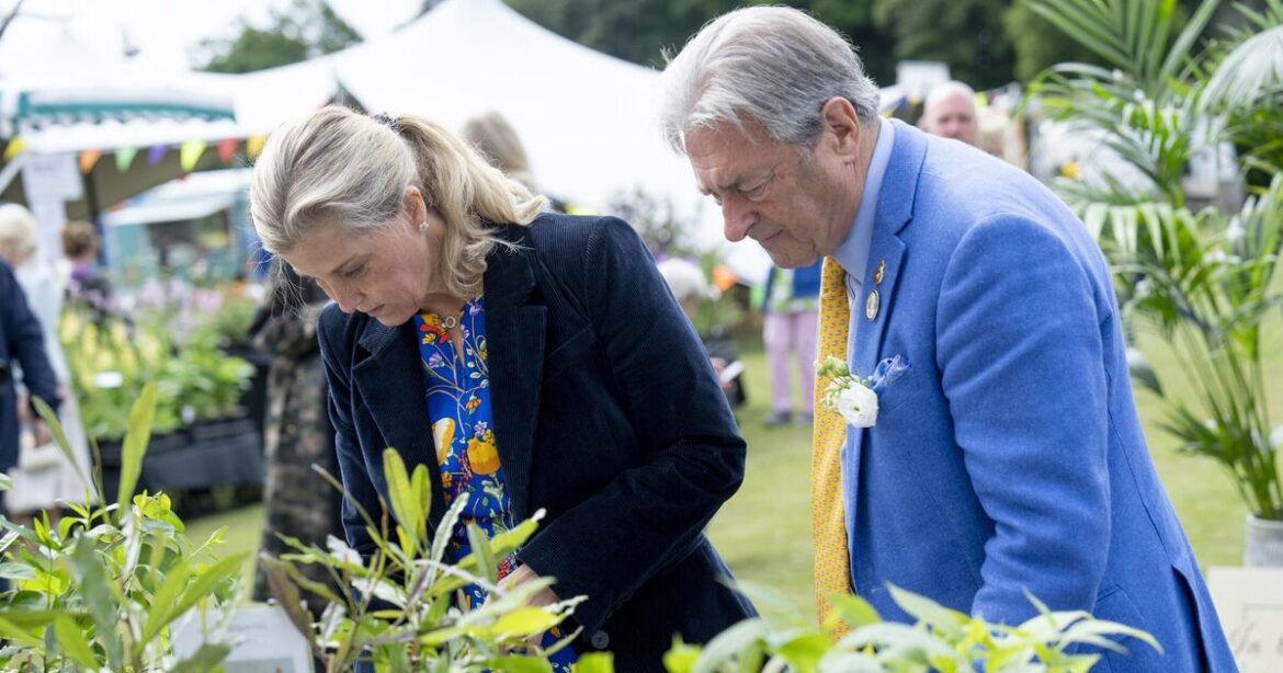 Alan Titchmarsh fans in tears as couple with '150 kids' have garden ruined | TV & Radio | Showbiz & TV