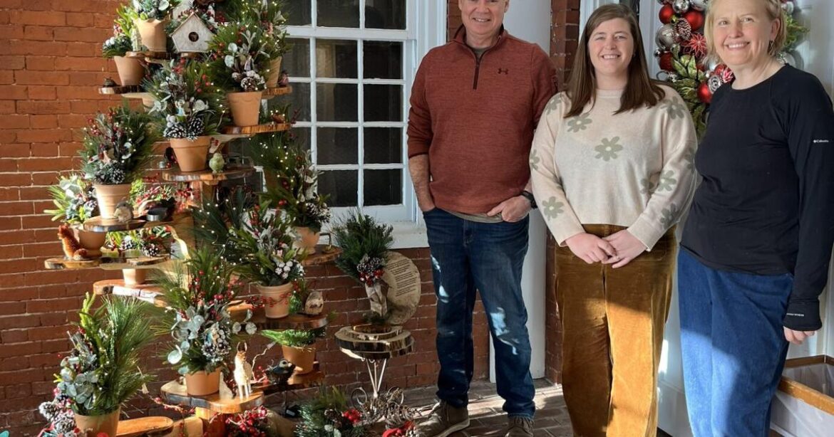 Garden club goes all out for Festival of Trees | Haverhill