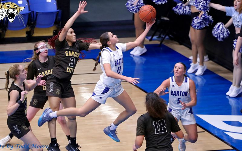 Buzzer-beater sinks Barton women as Garden City escapes 70-69 – Ad Astra Radio Buzzer-beater sinks Barton women as Garden City escapes 70-69