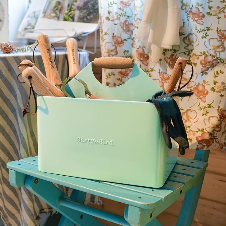 Berry&amp;bird Garden Tool Organizer, Metal Garden Caddy With 4 Compartments and Wooden Handle, Gardening Tools Box for Indoor &amp; Outdoor, Practical Gardener Gift for Gardening Lovers