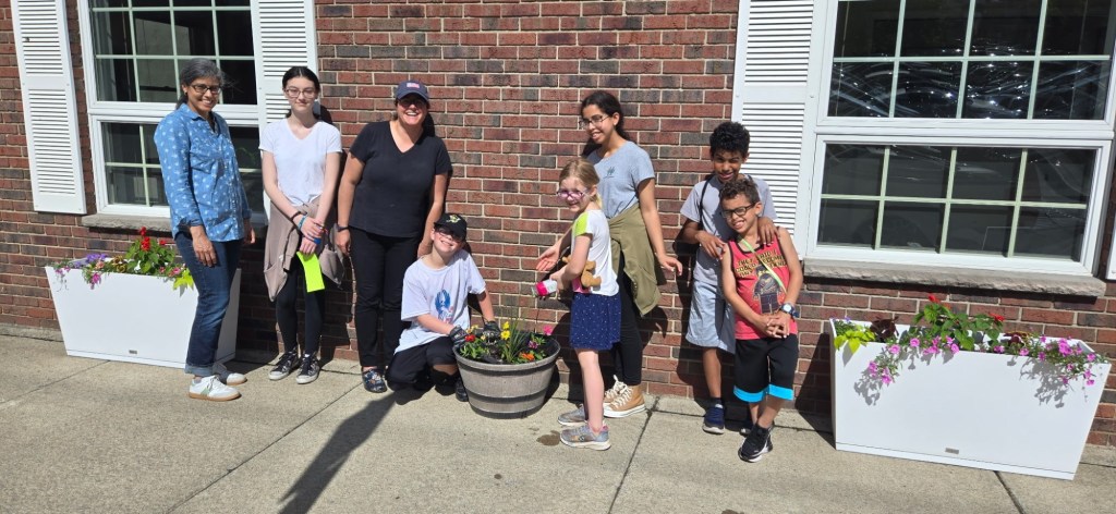 Blueberry Hill and garden club beautify Main Street – Scranton Times-Tribune Blueberry Hill and garden club beautify Main Street – Scranton Times-Tribune