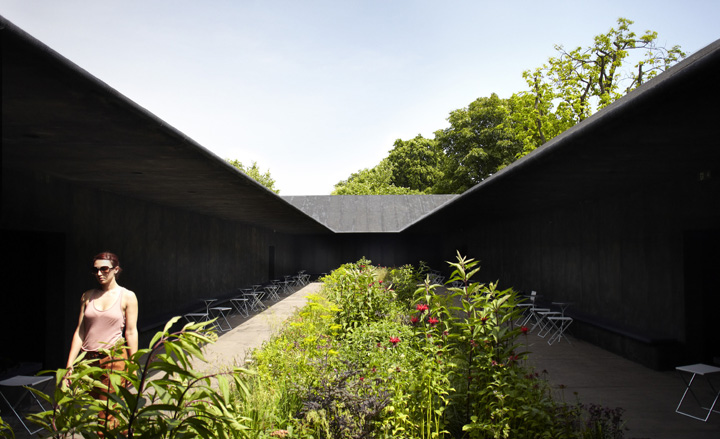 peter zumthor's serpentine pavilion with piet oudolf garden 2011