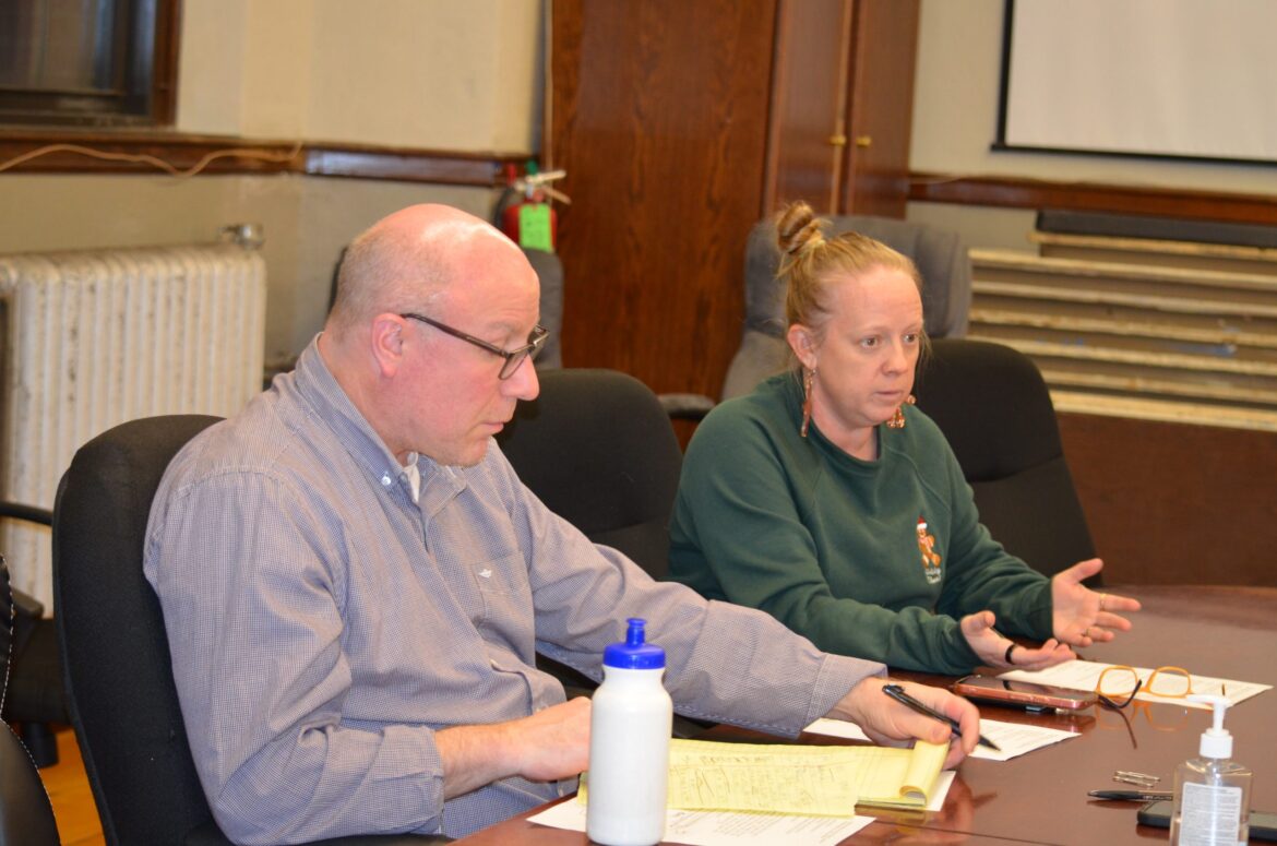 Committee discusses future of Tea Garden property in Athol Committee discusses future of Tea Garden property in Athol
