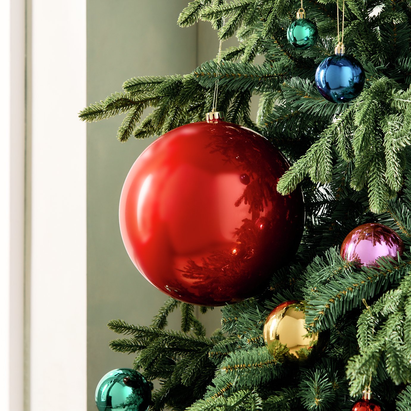 Habitat Single Oversized Christmas Bauble - Red