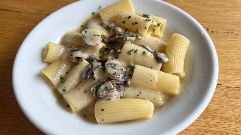 Olive Garden pasta with creamy mushroom sauce