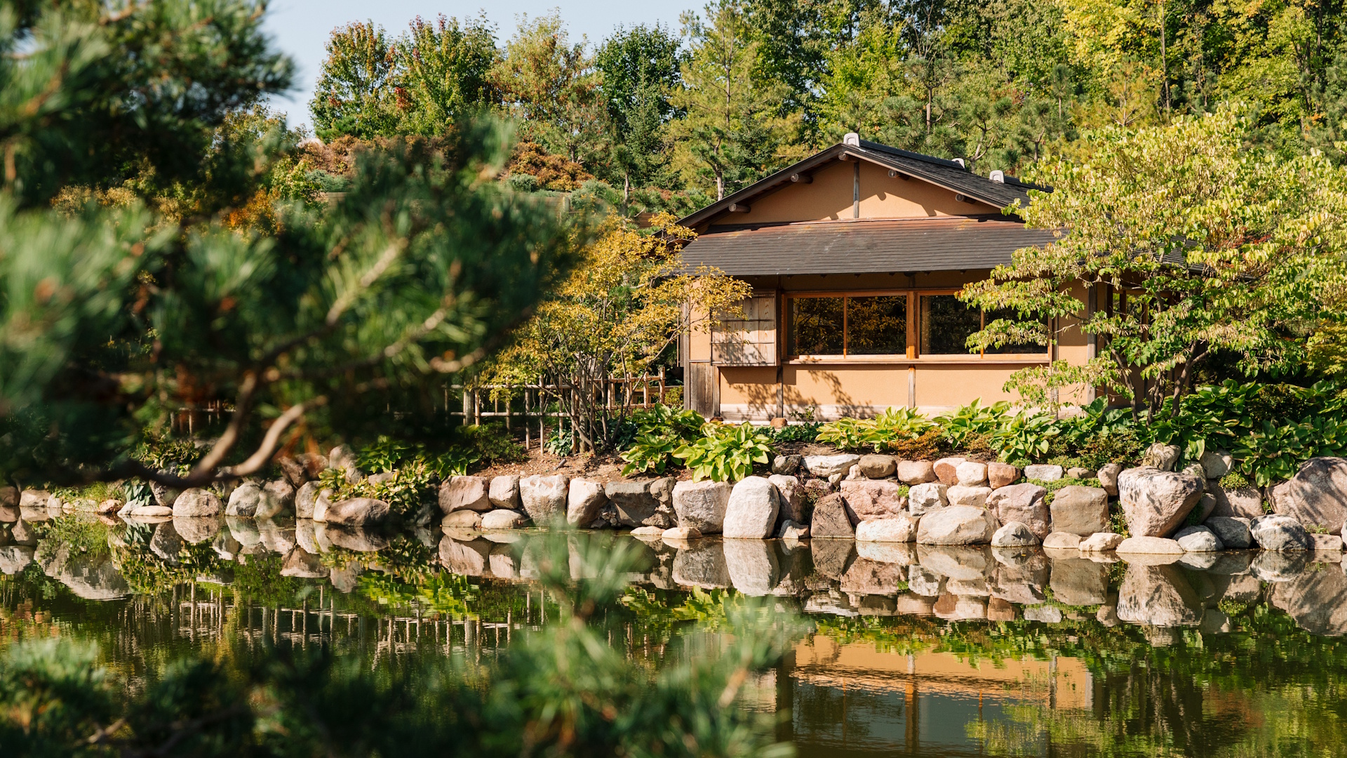 Meijer Japanese Garden tea house overlooking water's edge