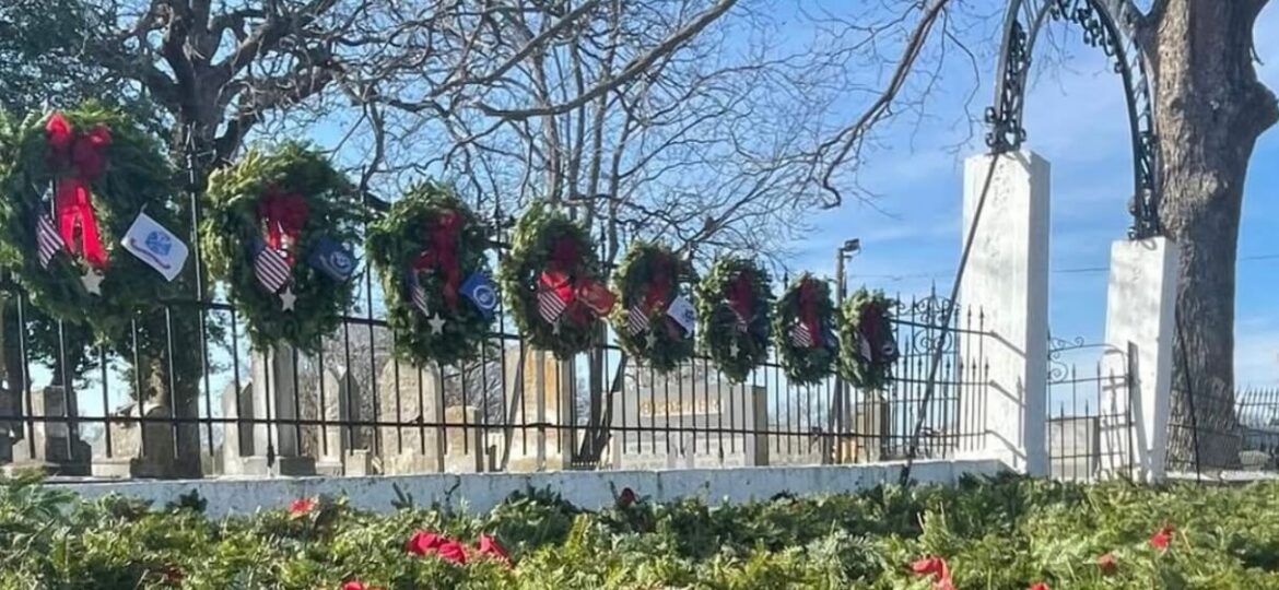 DeSoto Civic Garden Club remembers fallen veterans over the holiday season DeSoto Civic Garden Club remembers fallen veterans over the holiday season