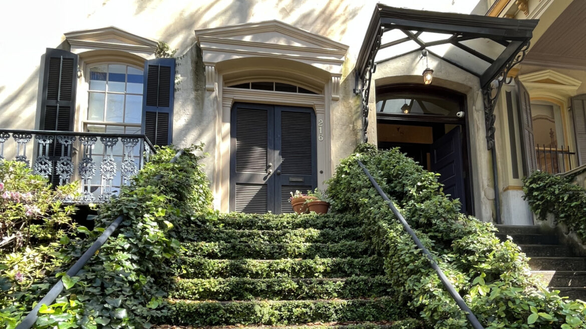 Growing This Beautiful Edible Vine Could Wreck Your Garden (And Break The Law)