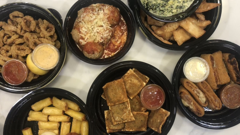 Olive Garden appetizers in to-go containers.