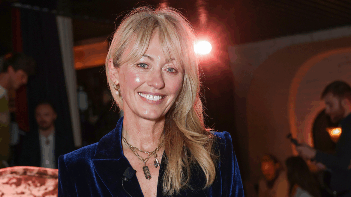 Clodagh McKenna’s festive decorated garden pub is so charming Clodagh McKenna’s festive decorated garden pub is so charming