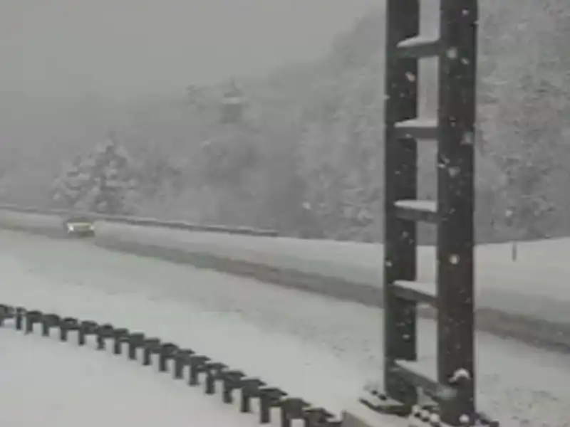 Snow and ice cause morning crash on Garden State Parkway Exit 98 ramp Snow and ice cause morning crash on Garden State Parkway Exit 98 ramp