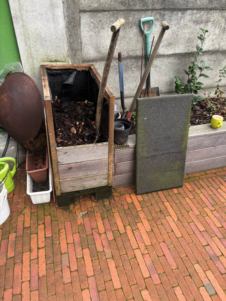 Greetings from Antwerp Belgium! My little setup as you scroll by .