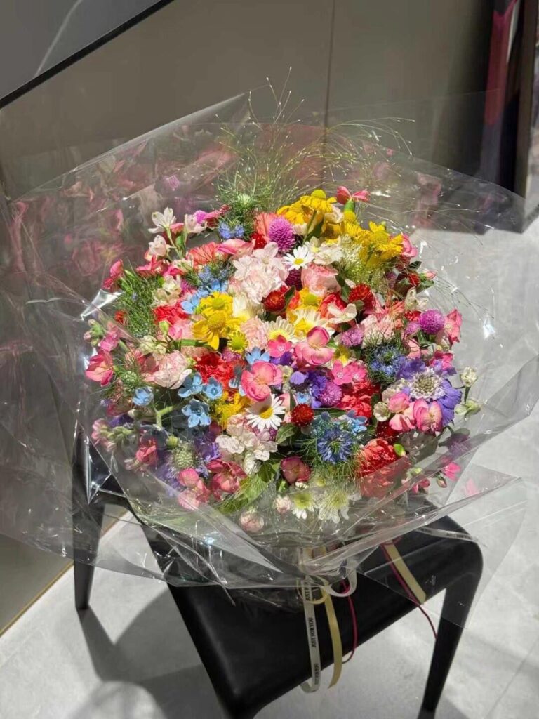 The perks of having a florist bestie. 💐