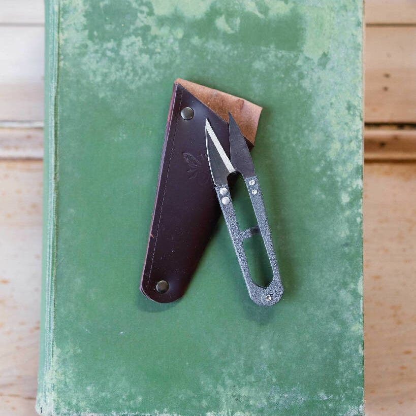 Garden Snips in Leather Pouch