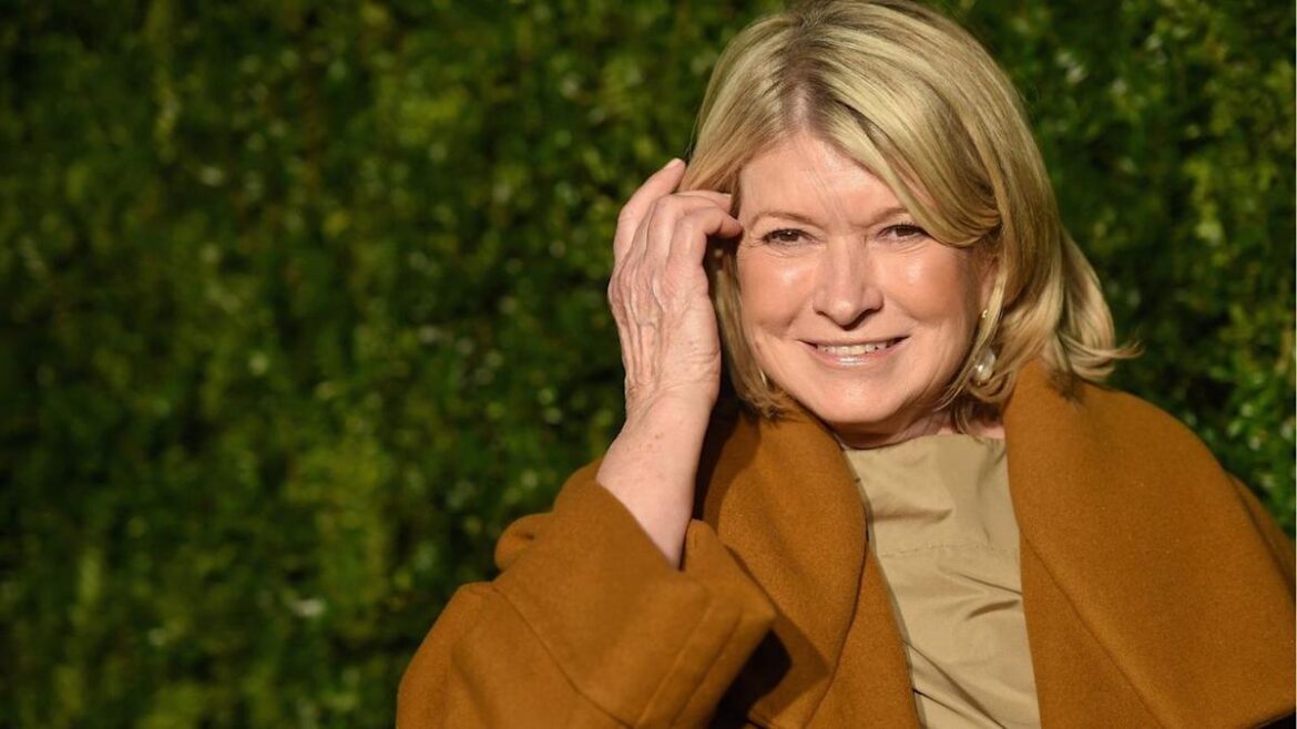 Martha Stewart’s Elegant Primer on Repotting Plants Is the Timeless Gardening Guide You’ll Want to Bookmark