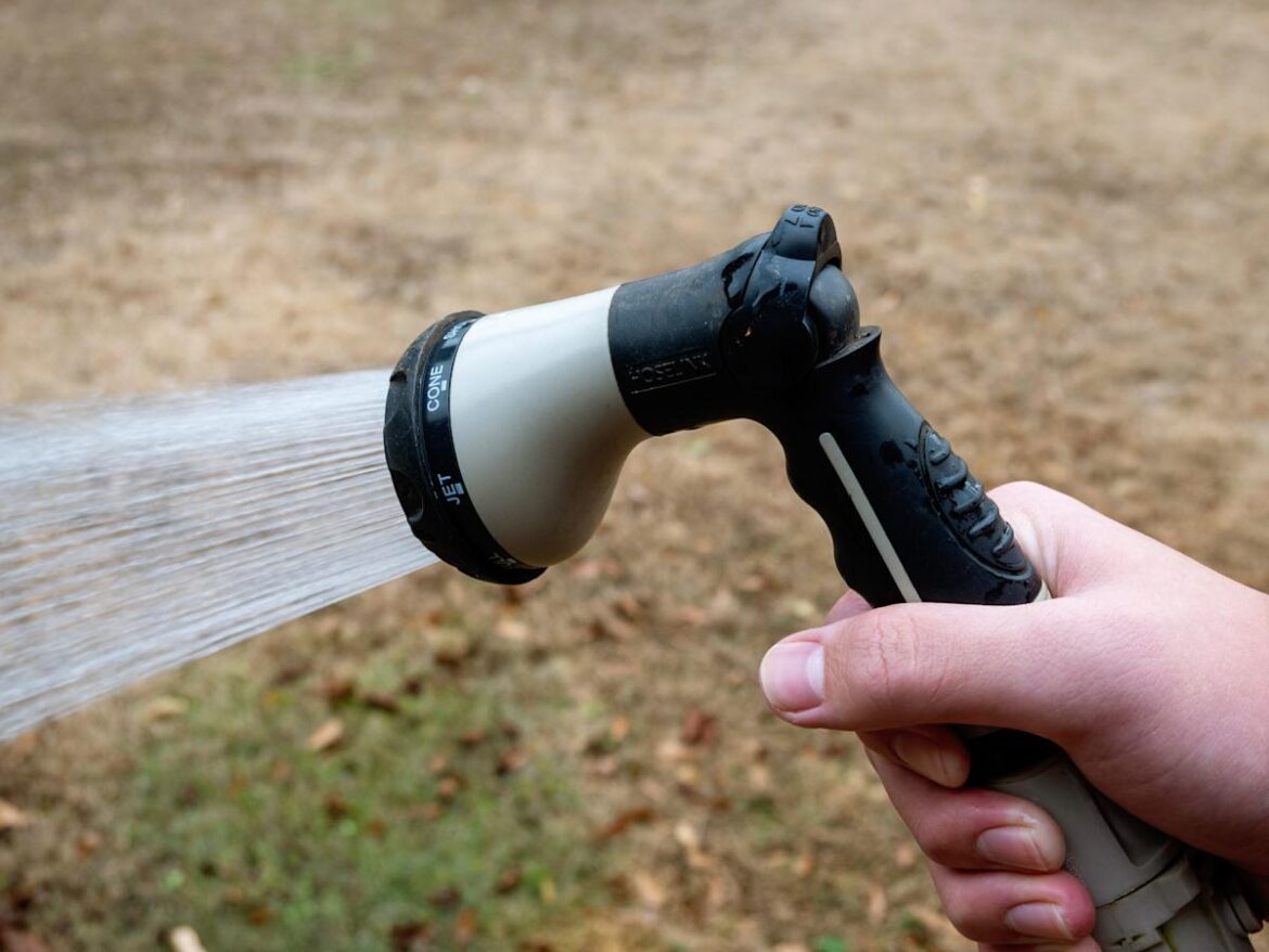 The Garden Hose That Can Keep Up With Big Yards: A Hoselink Review