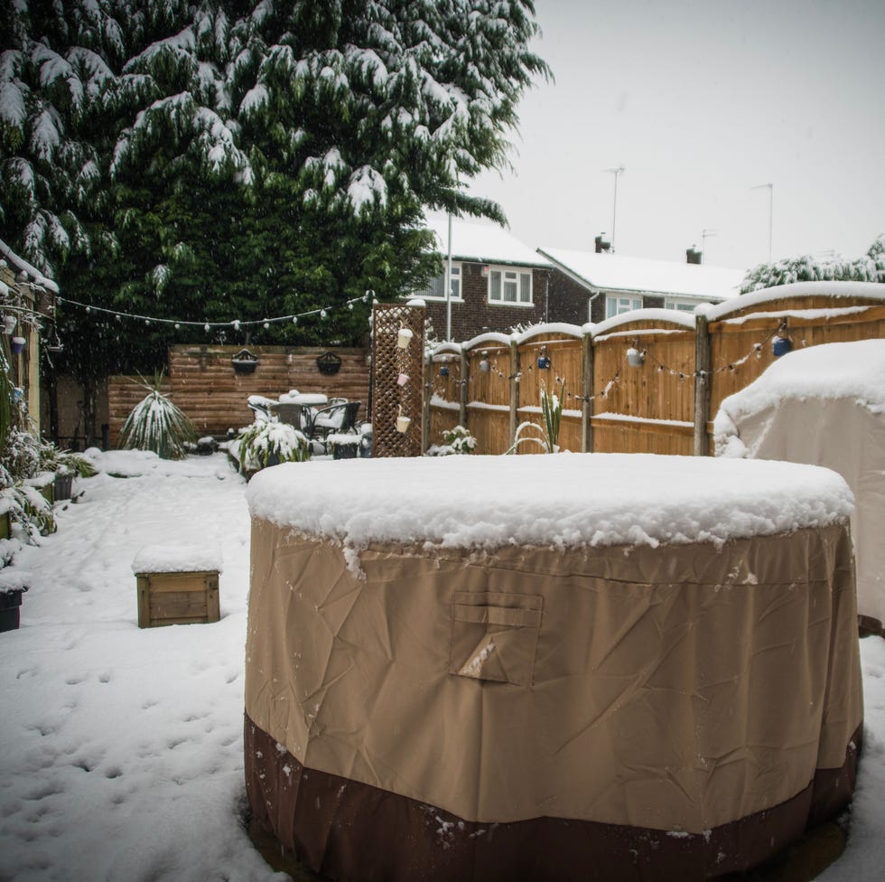 uk weather snow in west yorkshire