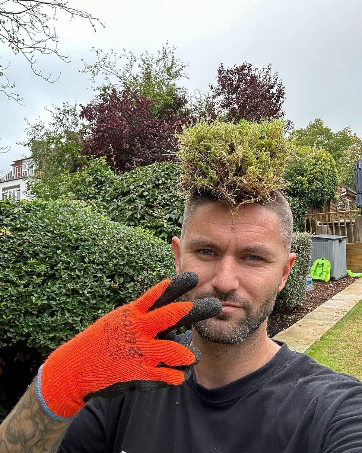 Former Arsenal midfielder Henri Lansbury has launched fertiliser company Grass Gains