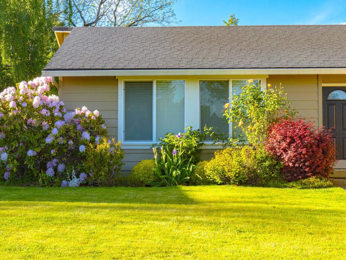 6 Front Yard Trends for 2026 That Have Us Dreaming of Spring 6 Front Yard Trends for 2026 That Have Us Dreaming of Spring