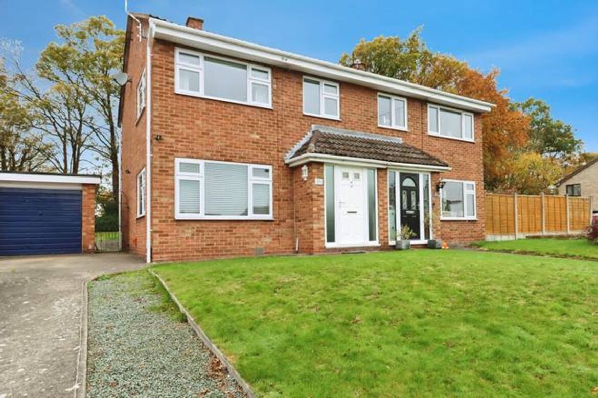 Spacious three-bedroom family home with garden for sale in Shrewsbury Fitted kitchen and dining area with ample storage and workspace, ideal for shared meals and socialising.