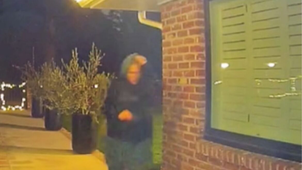 Fresno County Authorities Seek Public’s Help in Old Fig Garden Package Theft Authorities are asking for help identifying a suspect who stole packages from a home in Fresno’s Old Fig Garden neighborhood early Nov. 26, 2025. (Fresno County SO)