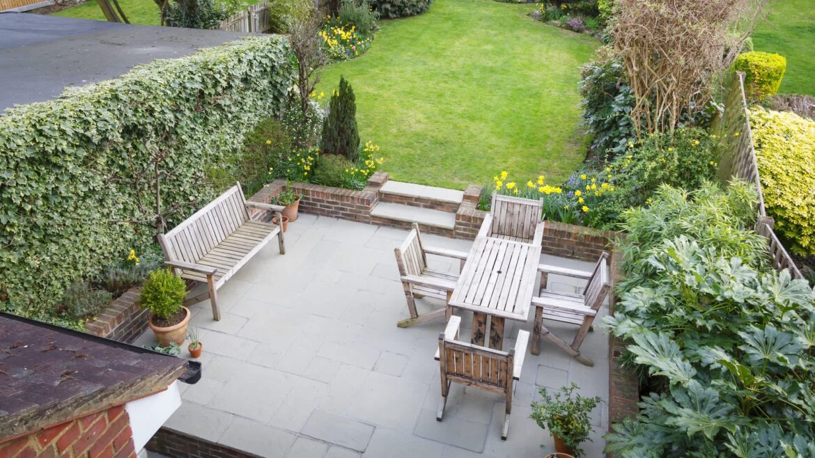 ‘You have to sue them’ Redditors were livid after an HOA fined a homeowner $350 and then laid down absurd penalties for a small gardening mistake.