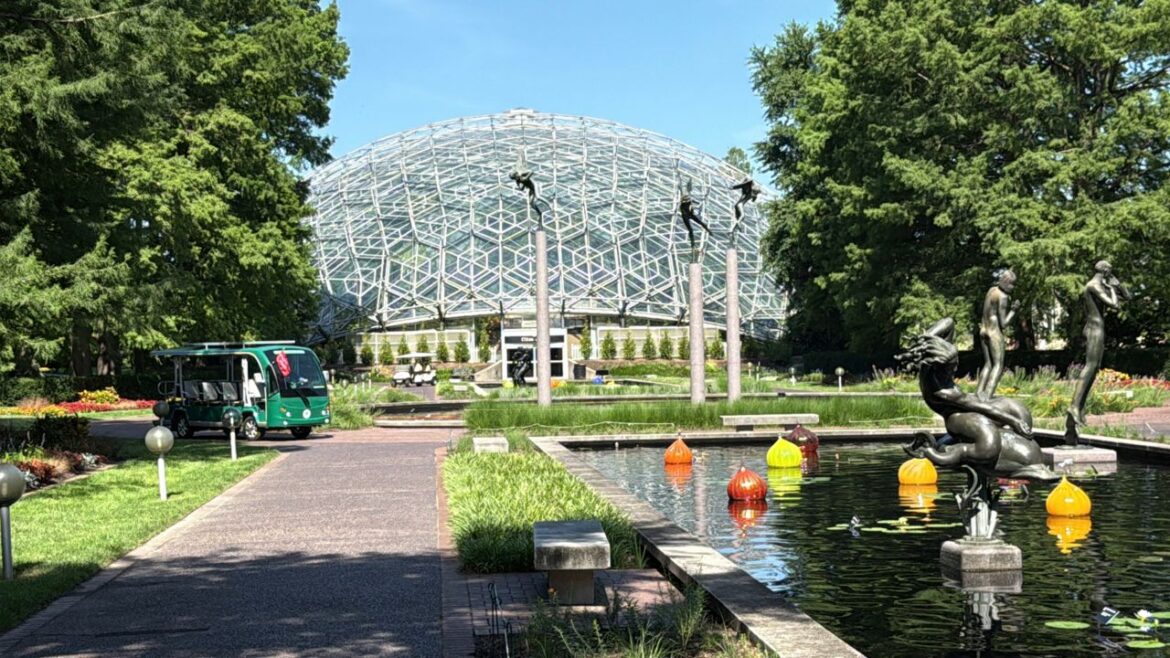 MoBOT shows off pictures of new plant species MoBOT shows off pictures of new plant species