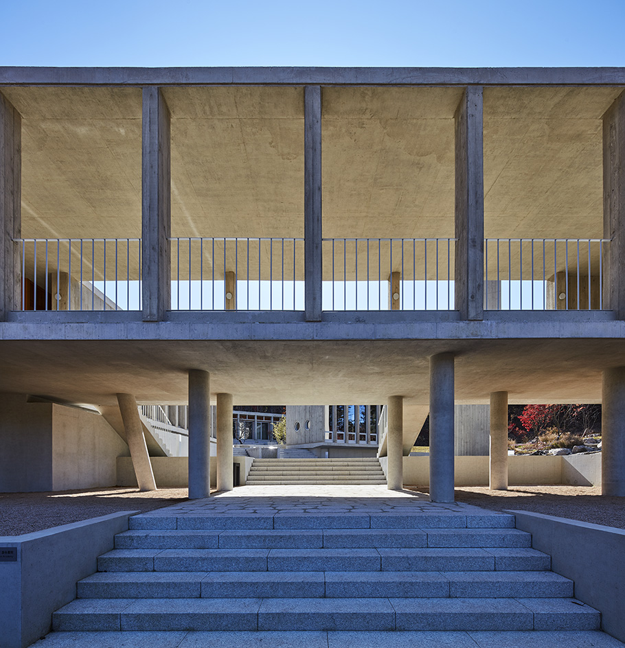 Seongok Academy Building at M&eacute;dongaule