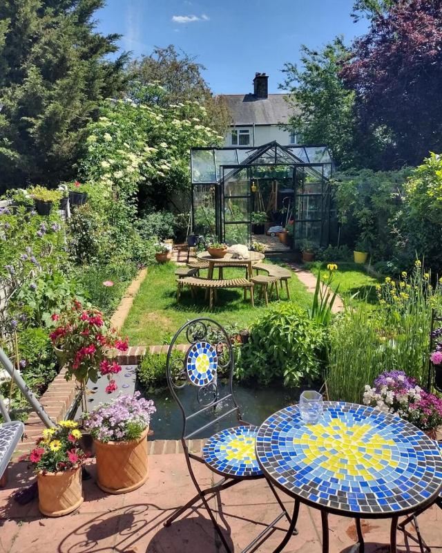 A homeowner in London shared the stunning transformation of their backyard garden in the r/gardening subreddit.