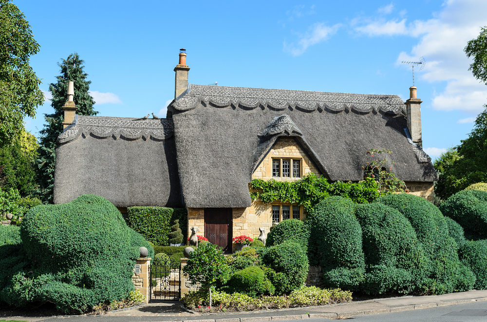 Cotswold cottage landscaped garden