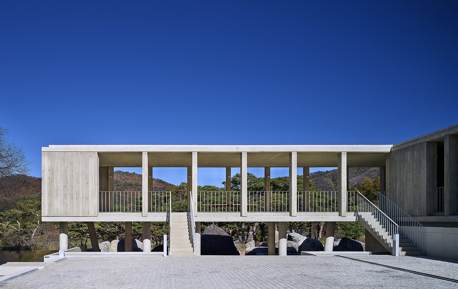 Seongok Academy Building at M&eacute;dongaule