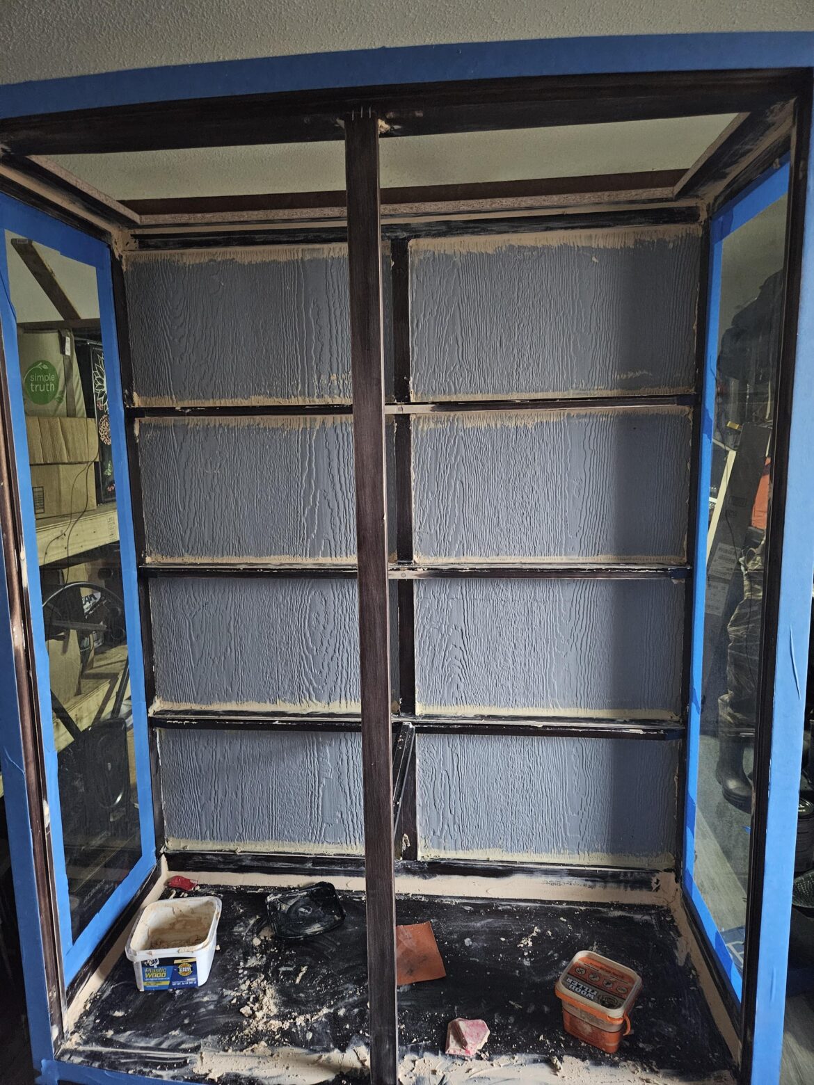 So im here now. Im thinking that I might want some small platforms/shelfs throughout. Does anyone have anything like that? Pics? Suggestions?