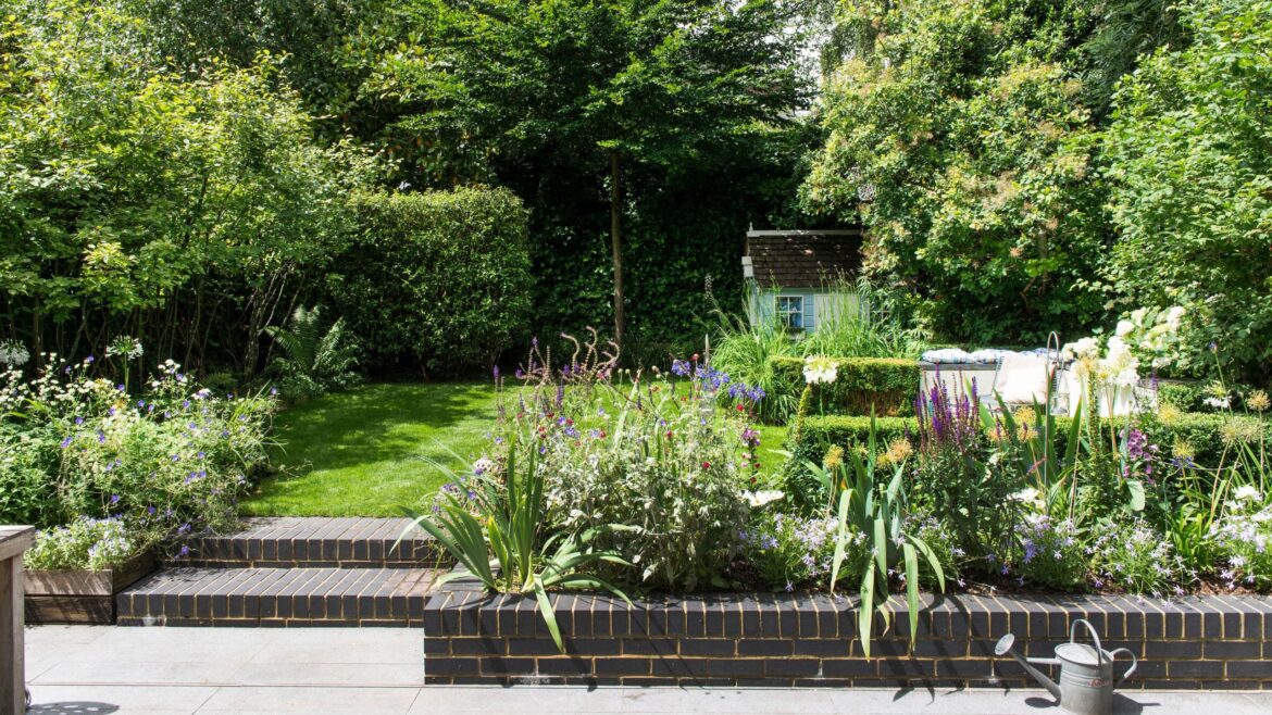 How to get rid of weeds fast – 7 easy 5-minute jobs 3 of the most important benefits of peat-free compost
