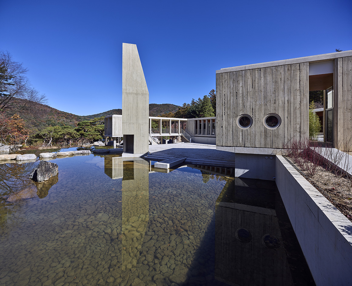 Seongok Academy Building at M&eacute;dongaule